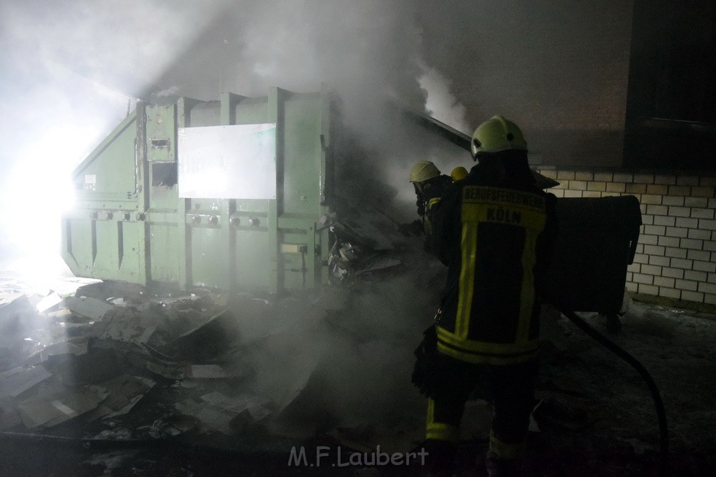 Feuer Papp Presscontainer Koeln Hoehenberg Bochumerstr P273.JPG - Miklos Laubert